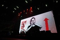 Bryan Adams: хиляди пяха заедно с него в София Bryan Adams: хиляди пяха заедно с него в София